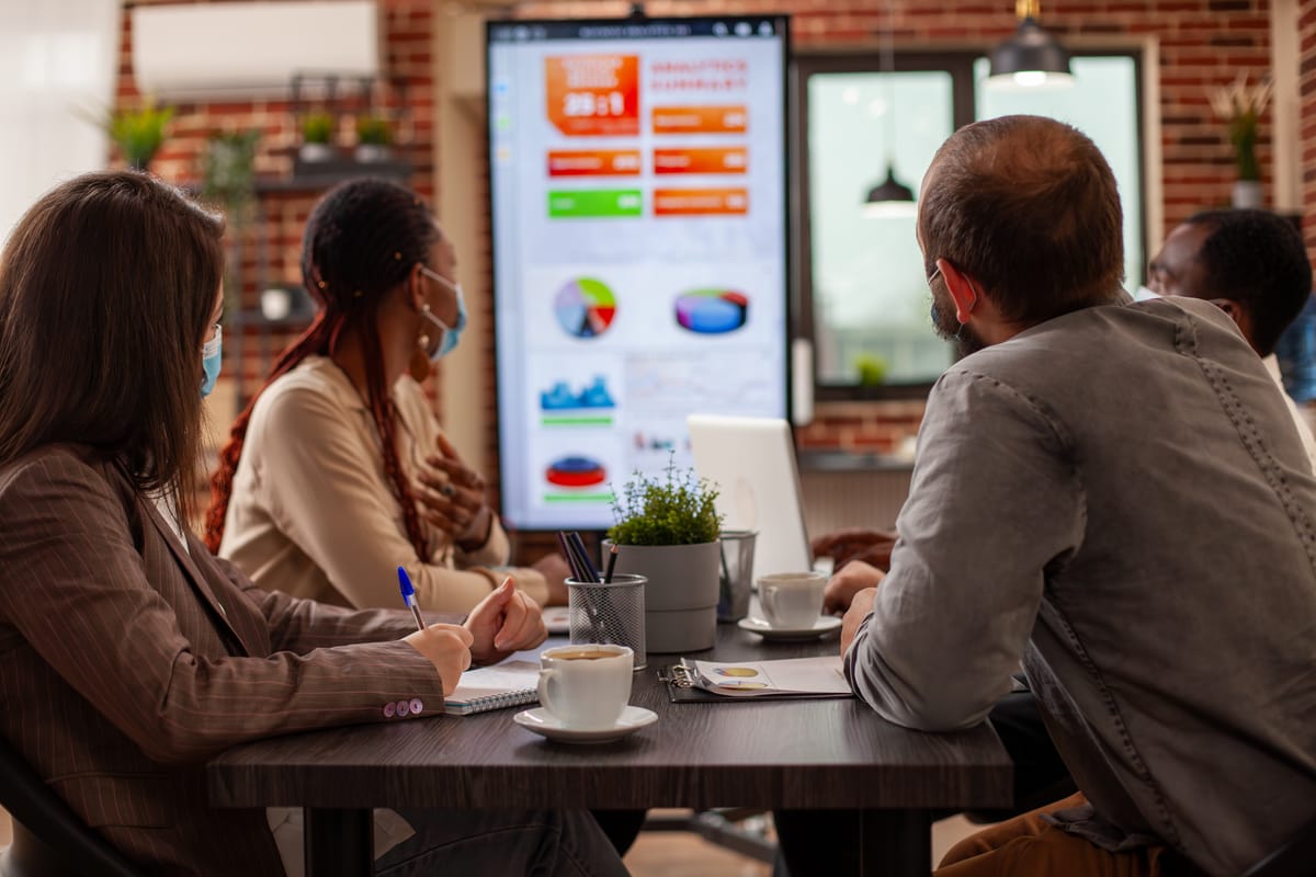 Haz crecer tu negocio con un CRM y n8n